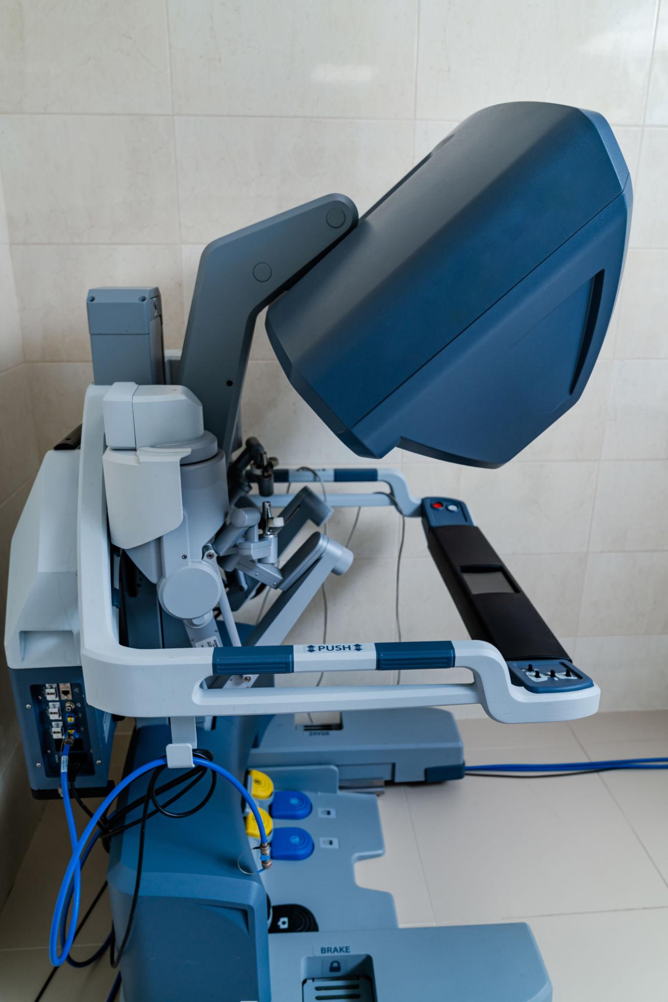 Robotic & Laparoscopic Gynec Surgeon in Pune – Advanced Dual Expertise